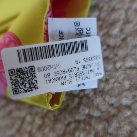 **HOST PICK** HERMES MAXI TWILLY (NEW w TAGS) LA PATISSERIE (CAKES/PASTRY PRINT) - Picture 5 of 6